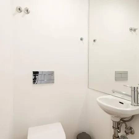 The Alcantara Metropolitan Apartment, Gateway To The *