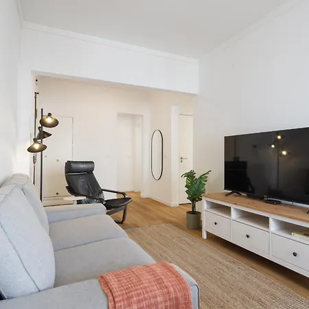 The Alcantara Metropolitan Apartment, Gateway To The *