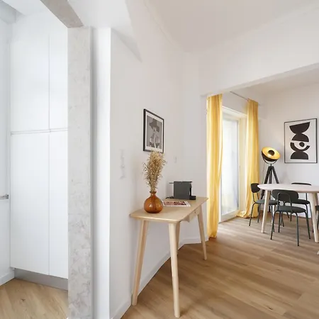 The Alcantara Metropolitan Apartment, Gateway To The