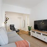 The Alcantara Metropolitan Apartment, Gateway To The *